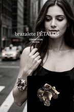 Cargar imagen en el visor de la galería, Brazalete Pétalos