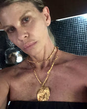 Cargar imagen en el visor de la galería, Collar Sorrento con Medallón