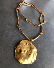 Cargar imagen en el visor de la galería, Collar Sorrento con Medallón