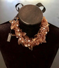 Cargar imagen en el visor de la galería, Collar Lirio Blond