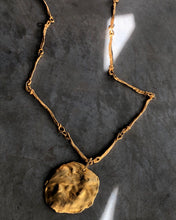 Cargar imagen en el visor de la galería, Collar Sorrento con Medallón