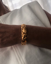 Cargar imagen en el visor de la galería, Brazalete Camelia