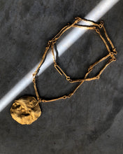 Cargar imagen en el visor de la galería, Collar Sorrento con Medallón