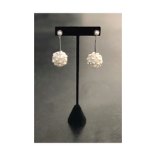 Cargar imagen en el visor de la galería, Aros Alelí en Perlas