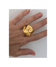 Cargar imagen en el visor de la galería, Anillo Camelia