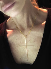 Cargar imagen en el visor de la galería, Collar Cruz Oro