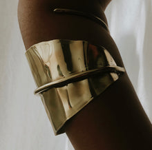 Cargar imagen en el visor de la galería, Brazalete Gomero