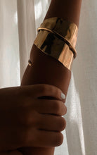 Cargar imagen en el visor de la galería, Brazalete Gomero