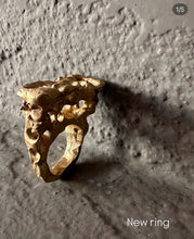 Cargar imagen en el visor de la galería, Anillo Cráter
