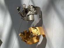 Cargar imagen en el visor de la galería, Brazalete Clivia

