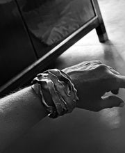 Cargar imagen en el visor de la galería, Brazalete Pretoria
