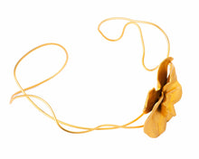 Cargar imagen en el visor de la galería, Collar Orquídea Oro
