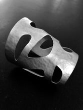 Cargar imagen en el visor de la galería, Brazalete Emilia

