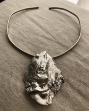 Cargar imagen en el visor de la galería, Collar Almendra
