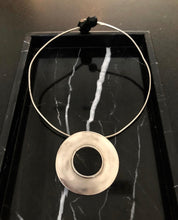 Cargar imagen en el visor de la galería, Collar Círculo Asta

