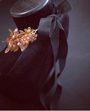 Cargar imagen en el visor de la galería, Collar Lirio Blond
