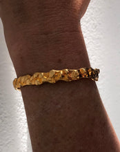 Cargar imagen en el visor de la galería, Brazalete Mora
