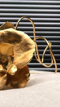 Cargar imagen en el visor de la galería, Collar Orquídea Oro
