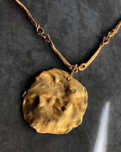 Cargar imagen en el visor de la galería, Collar Sorrento con Medallón

