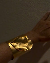 Cargar imagen en el visor de la galería, Brazalete Ficus
