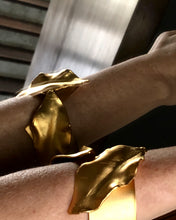 Cargar imagen en el visor de la galería, Brazalete Hojas

