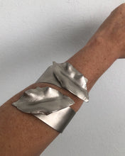 Cargar imagen en el visor de la galería, Brazalete Hojas
