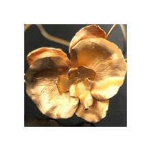Cargar imagen en el visor de la galería, Collar Orquídea Oro
