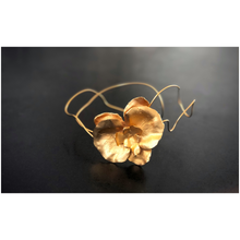 Cargar imagen en el visor de la galería, Collar Orquídea Oro

