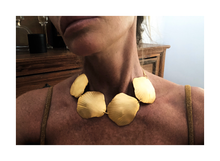 Cargar imagen en el visor de la galería, Collar Ostra
