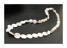 Cargar imagen en el visor de la galería, Collar Nácar
